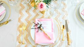Сервировка стола в розово-золотом цвете