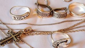 Как чистить серебряные украшения: 10 быстрых способов